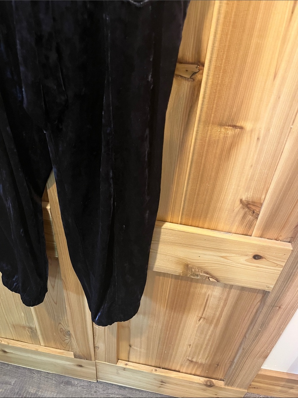 Jolt Black Velvet Cropped Pants - Picture 6 of 11